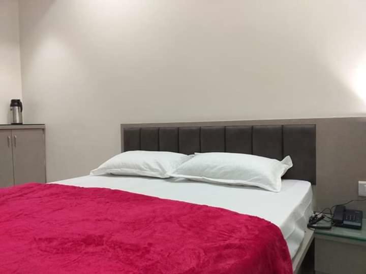 Hotel Diamond Castle Pāli Dış mekan fotoğraf